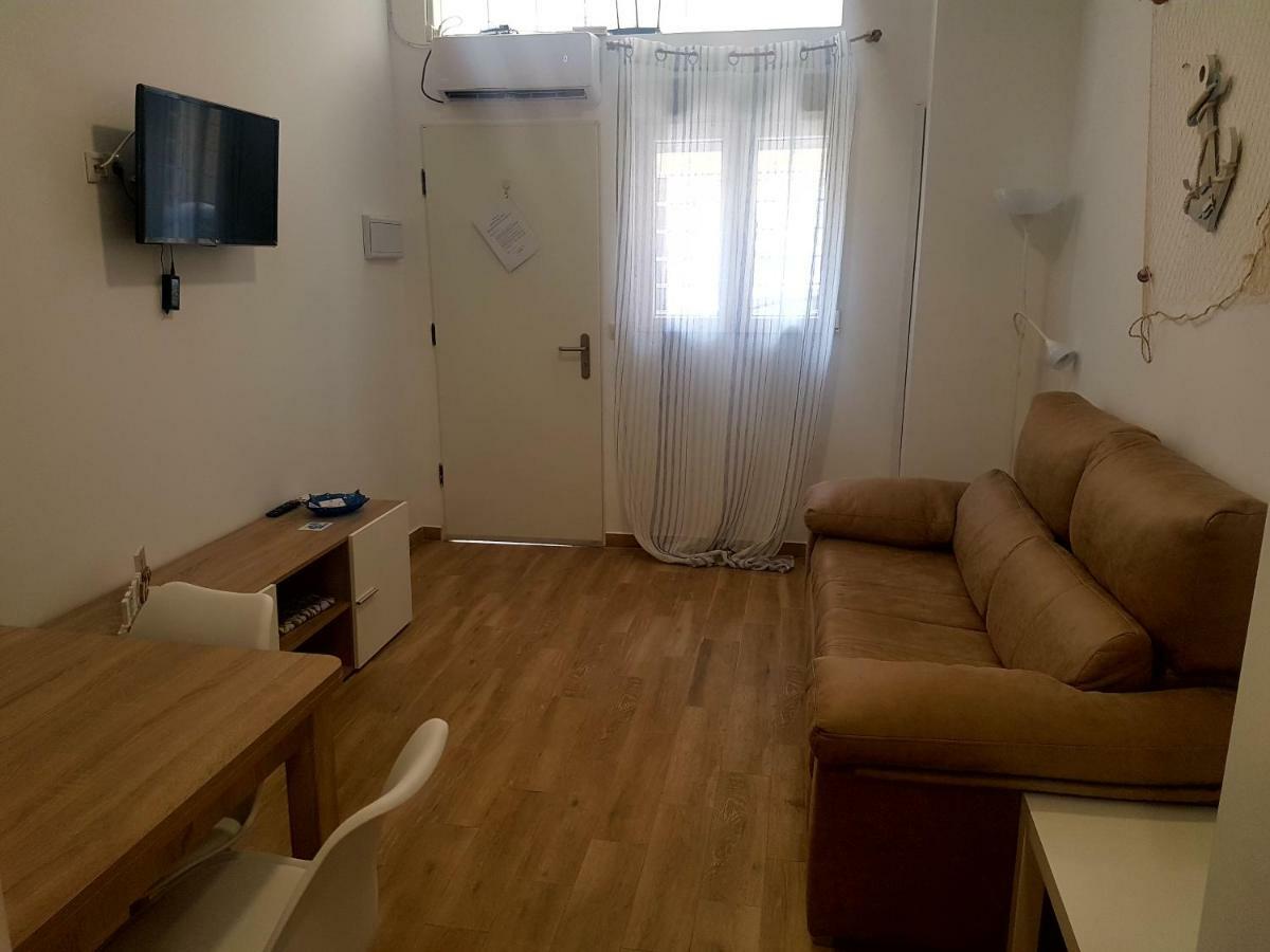 Apartments Naty Beach Малага Екстер'єр фото